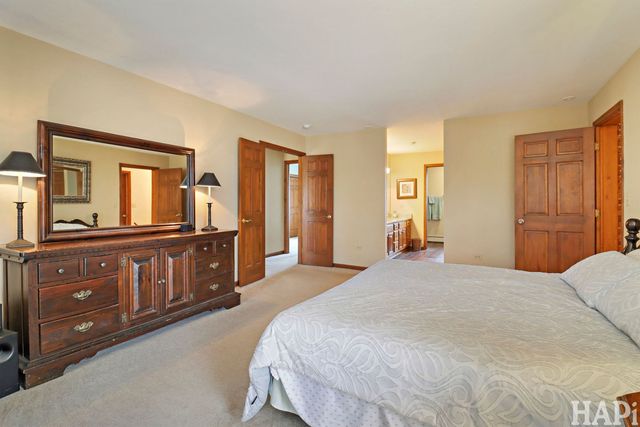 2916 N Bayview Lane, Mchenry, IL 60051