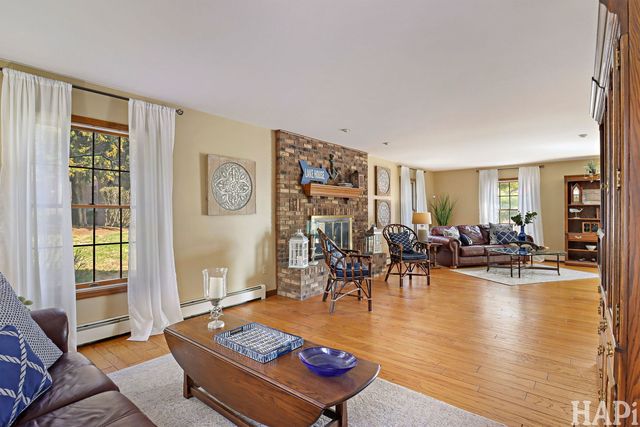 2916 N Bayview Lane, Mchenry, IL 60051