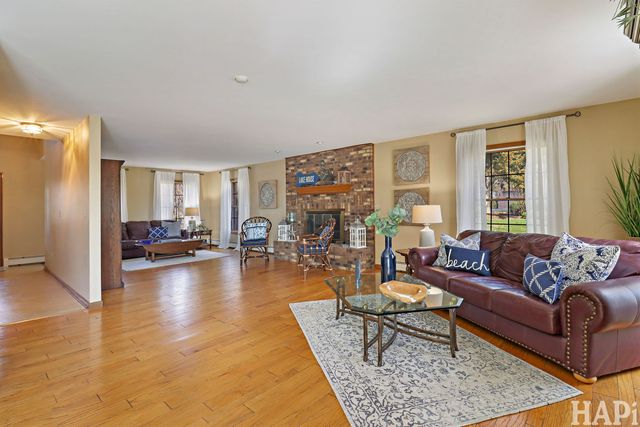 2916 N Bayview Lane, Mchenry, IL 60051