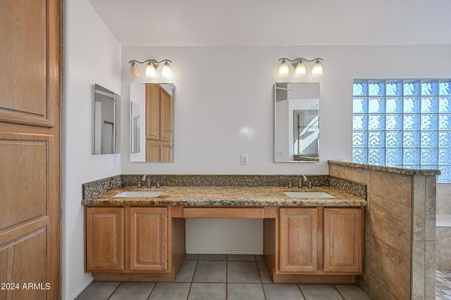 4633 E Robin Lane, Phoenix, AZ 85050