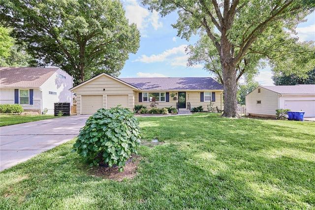 9427 MACKEY Street, Overland Park, KS 66212