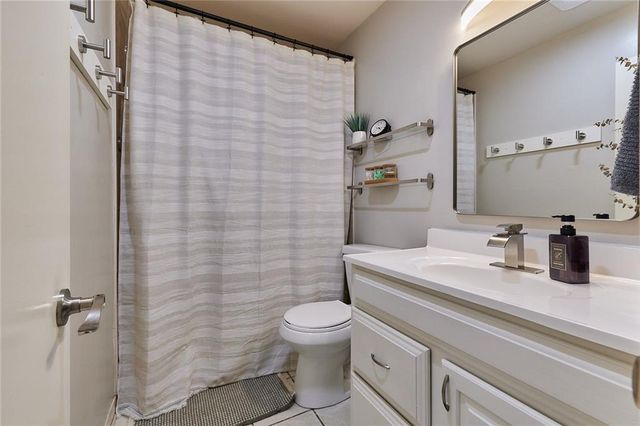 9427 MACKEY Street, Overland Park, KS 66212