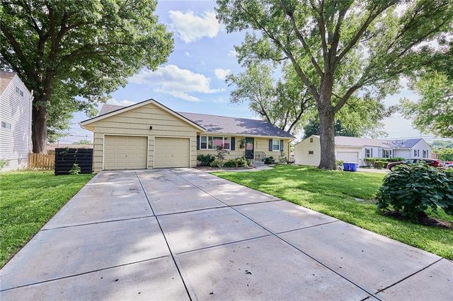 9427 MACKEY Street, Overland Park, KS 66212