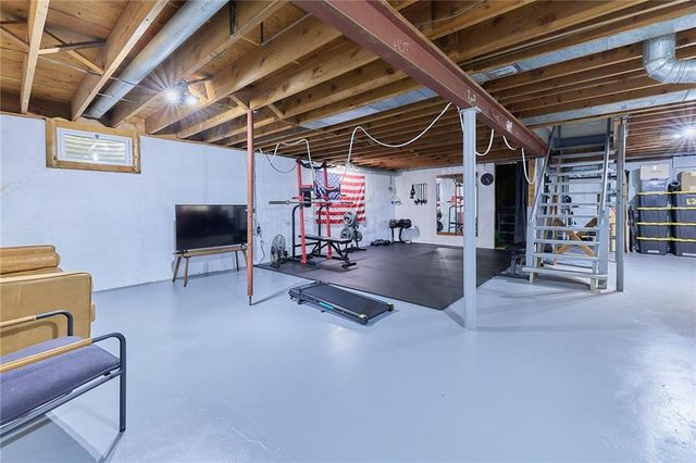 9427 MACKEY Street, Overland Park, KS 66212