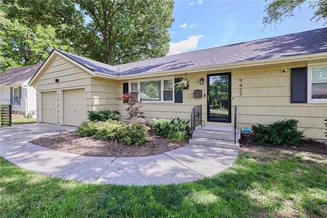 9427 MACKEY Street, Overland Park, KS 66212
