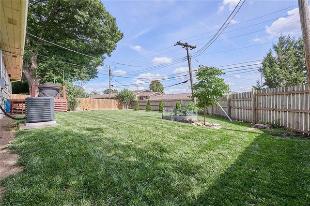 9427 MACKEY Street, Overland Park, KS 66212