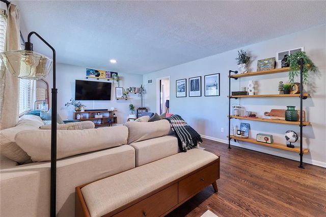 9427 MACKEY Street, Overland Park, KS 66212