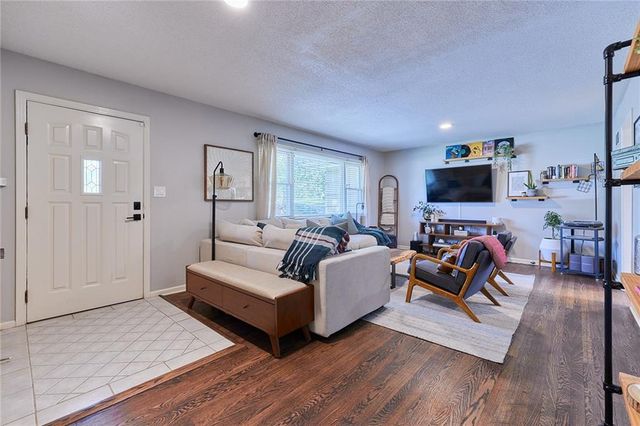 9427 MACKEY Street, Overland Park, KS 66212