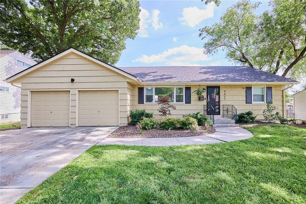 9427 MACKEY Street, Overland Park, KS 66212