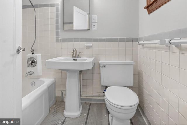 3129 MARTHA CUSTIS DR, Alexandria, VA 22302