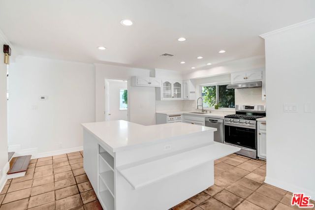 2401 Olive Avenue, La Crescenta, CA 91214