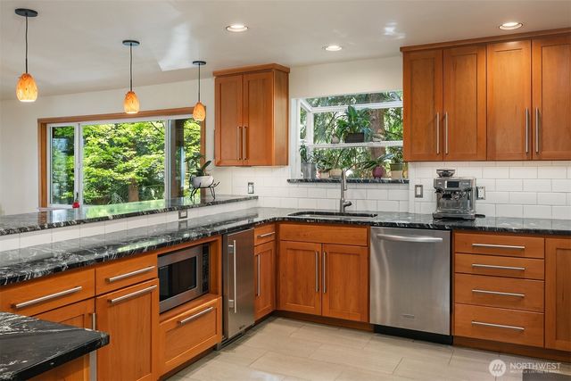 5021 E Mercer Way, Mercer Island, WA 98040