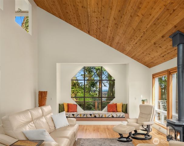 5021 E Mercer Way, Mercer Island, WA 98040