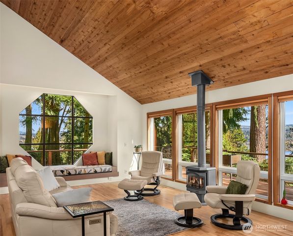5021 E Mercer Way, Mercer Island, WA 98040
