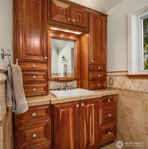 5021 E Mercer Way, Mercer Island, WA 98040