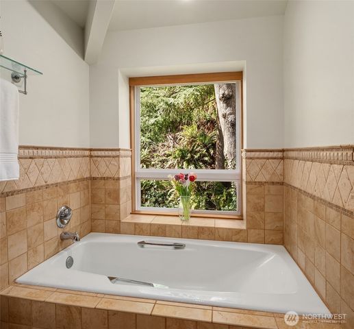 5021 E Mercer Way, Mercer Island, WA 98040