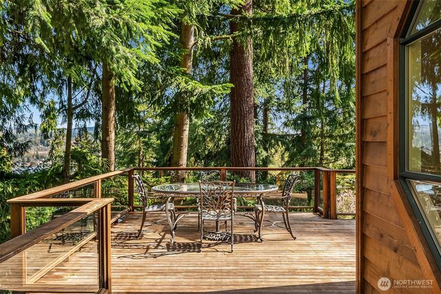 5021 E Mercer Way, Mercer Island, WA 98040