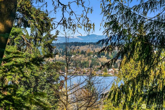 5021 E Mercer Way, Mercer Island, WA 98040