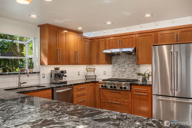 5021 E Mercer Way, Mercer Island, WA 98040