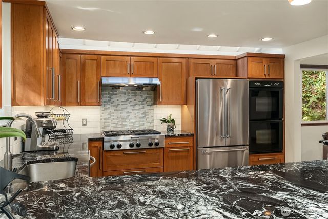 5021 E Mercer Way, Mercer Island, WA 98040