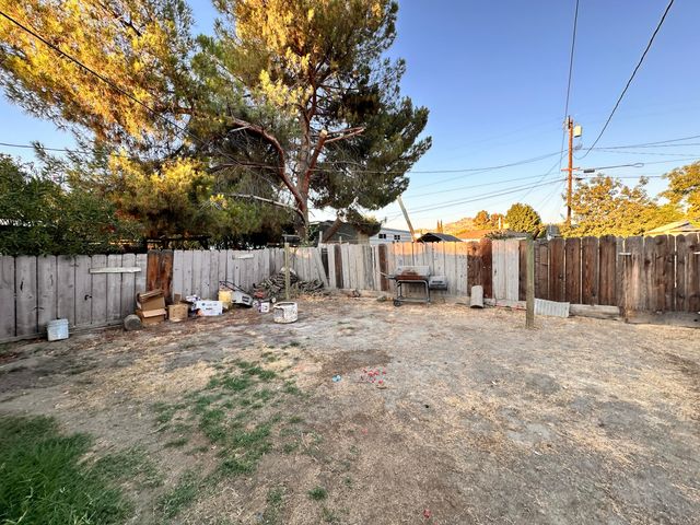 846 N Division Street, Porterville, CA 93257