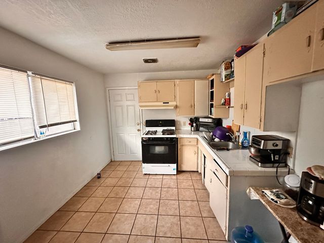 846 N Division Street, Porterville, CA 93257