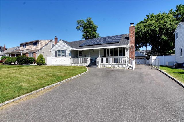 977 Brent Drive, Wantagh, NY 11793