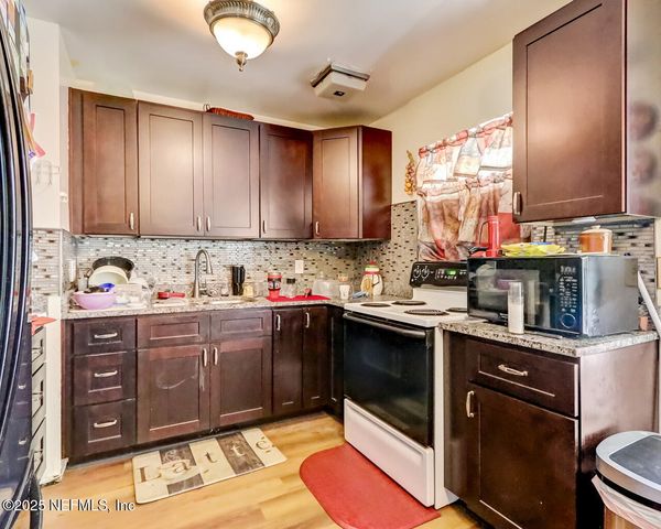 2941 W 3RD Street, Jacksonville, FL 32254