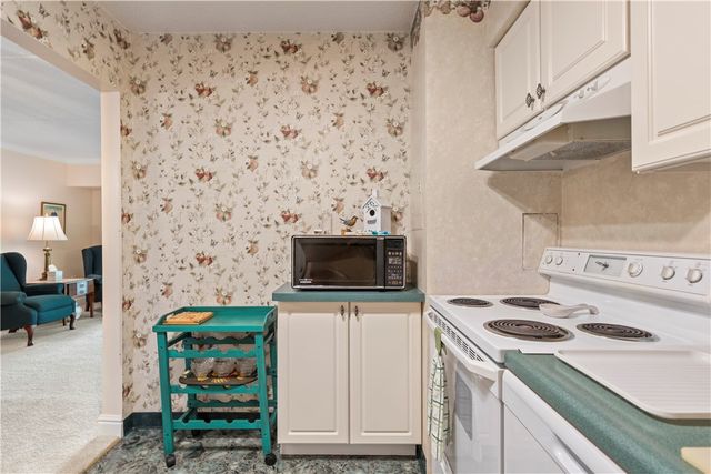 2120 Greentree 408E, Scott Twp, PA 15220