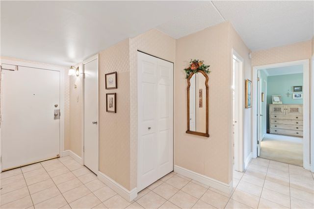 2120 Greentree 408E, Scott Twp, PA 15220