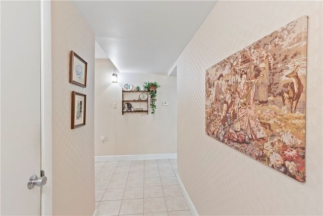 2120 Greentree 408E, Scott Twp, PA 15220
