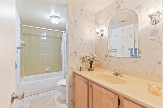 2120 Greentree 408E, Scott Twp, PA 15220