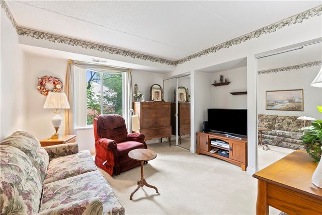 2120 Greentree 408E, Scott Twp, PA 15220