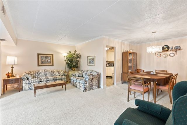 2120 Greentree 408E, Scott Twp, PA 15220