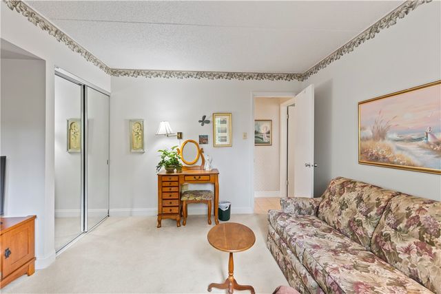 2120 Greentree 408E, Scott Twp, PA 15220