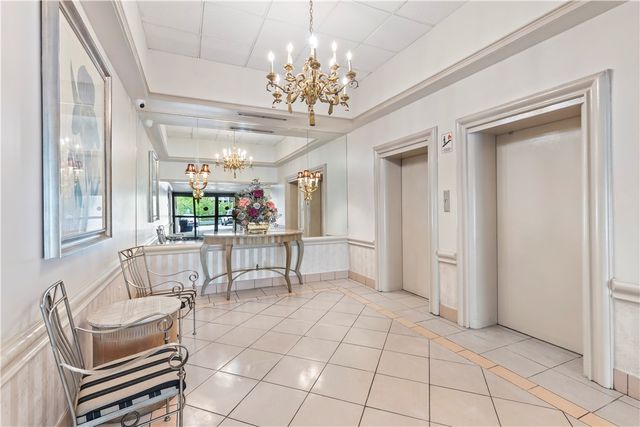 2120 Greentree 408E, Scott Twp, PA 15220