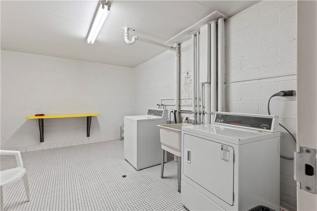 2120 Greentree 408E, Scott Twp, PA 15220
