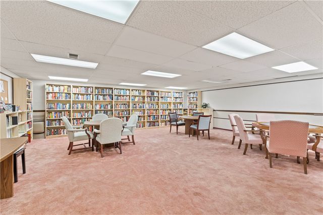 2120 Greentree 408E, Scott Twp, PA 15220