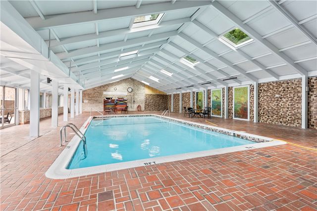 2120 Greentree 408E, Scott Twp, PA 15220