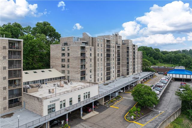 2120 Greentree 408E, Scott Twp, PA 15220