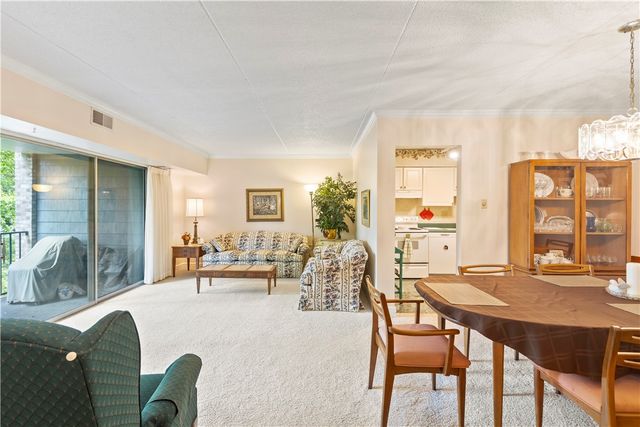 2120 Greentree 408E, Scott Twp, PA 15220