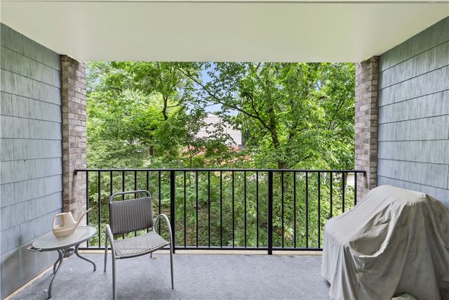 2120 Greentree 408E, Scott Twp, PA 15220
