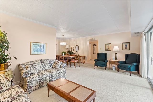 2120 Greentree 408E, Scott Twp, PA 15220