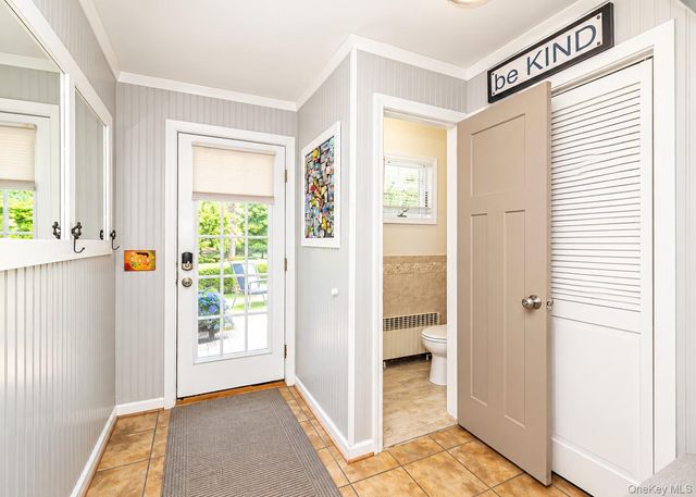 72 S Penataquit Avenue, Bay Shore, NY 11706