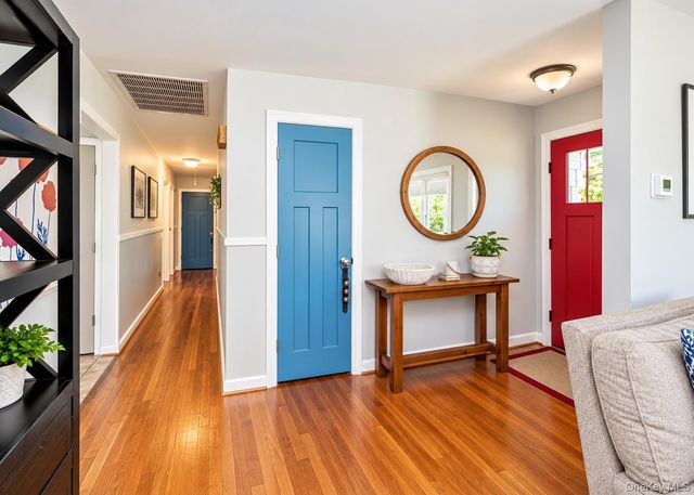 72 S Penataquit Avenue, Bay Shore, NY 11706