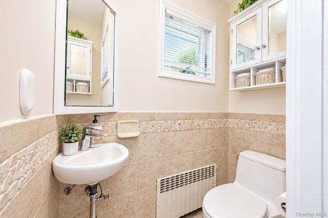 72 S Penataquit Avenue, Bay Shore, NY 11706