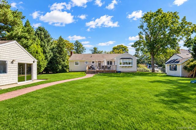 72 S Penataquit Avenue, Bay Shore, NY 11706