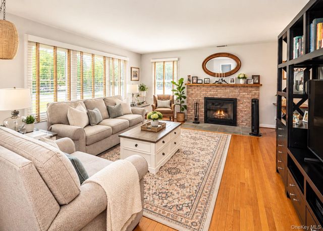 72 S Penataquit Avenue, Bay Shore, NY 11706