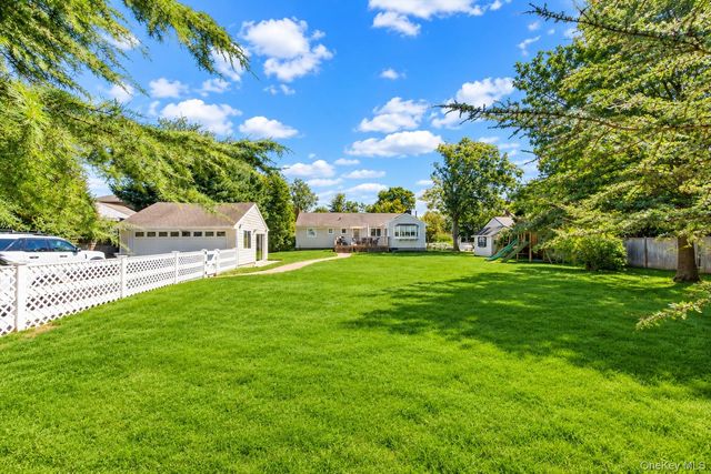 72 S Penataquit Avenue, Bay Shore, NY 11706