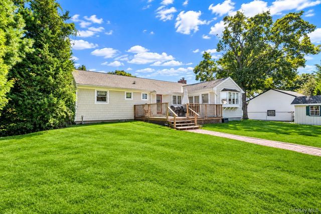 72 S Penataquit Avenue, Bay Shore, NY 11706